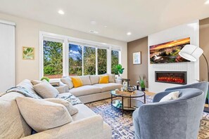 Fernseher, Kamin, Arbeitsbereiche