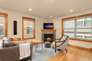 Fernseher, Kamin, Arbeitsbereiche