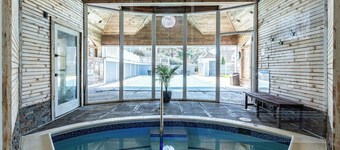 French Country Villa, 1st floor, king bed, near Casinos, Golf,Spa, Mystic