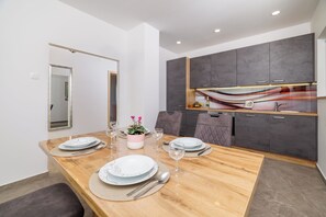 Dining - Apartment with 2 double rooms-100m from the beach (Dramalj)