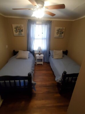 3 habitaciones, tabla de planchar con plancha y wifi gratis