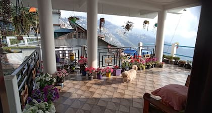 A cozy boutique homestay at Darjeeling.
Be one step closer to paradise.
