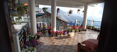 A cozy boutique homestay at Darjeeling. 
Be one step closer to paradise. 