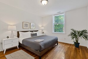 6 Schlafzimmer, Bügeleisen/Bügelbrett, Reisekinderbett, WLAN