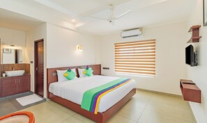 Deluxe Double Room | Desk, iron/ironing board - Treebo Amigos Residency Cochin Airport Hotel (Aluva)