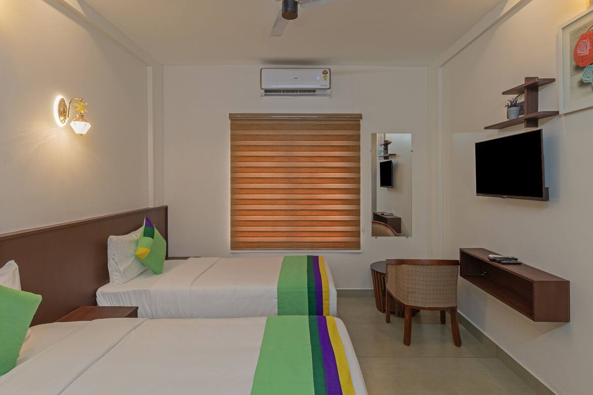 standard double room | desk, iron/ironing board