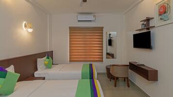 Standard Double Room | Desk, iron/ironing board