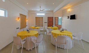 Dining - Treebo Amigos Residency Cochin Airport Hotel (Aluva)