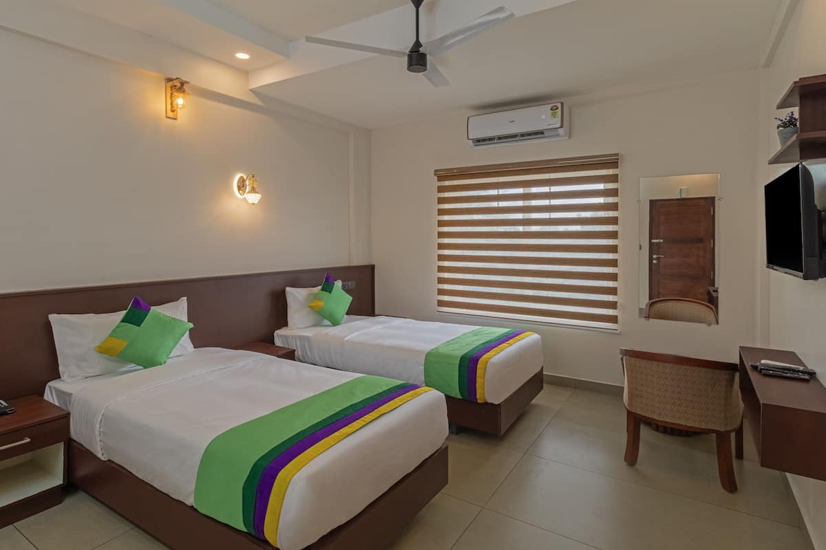 standard double room | desk, iron/ironing board