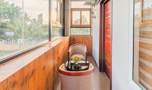 Dobbeltrom – deluxe | Skrivebord og strykejern/-brett