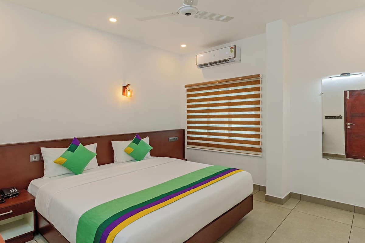 Premium Double Room | Desk, iron/ironing board