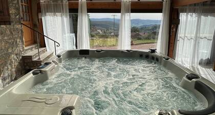 Gîte Domaine Bayard with swimming pool or wellness area (spa and sauna)