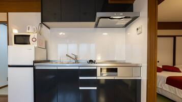 City Apartment | Private kitchen | Full-size fridge, microwave, stovetop, cookware/dishes/utensils