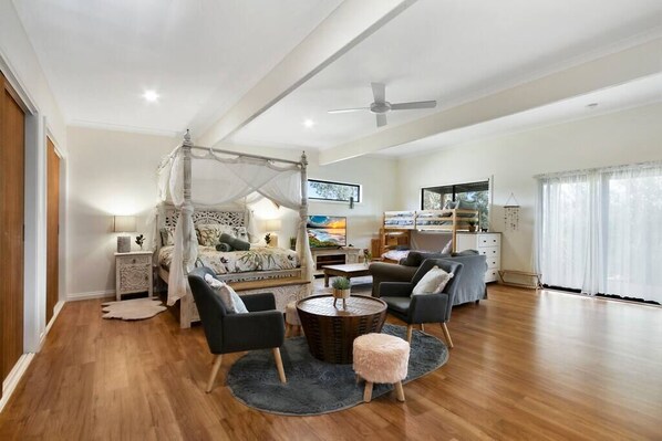 1 bedroom, iron/ironing board, Internet, bed sheets