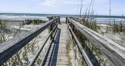 Charming Oceanfront Escape: Private Boardwalk, Sun Porch, Beach Gear