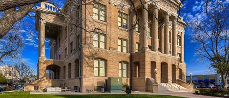 المنشأة من الخارج