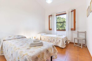 3 chambres, fer et planche à repasser, Wi-Fi, literie fournie