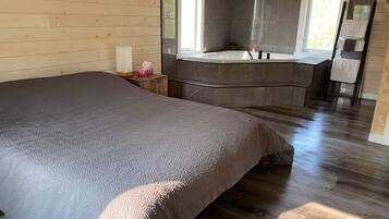 3 slaapkamers, een strijkplank/strijkijzer, wifi, beddengoed