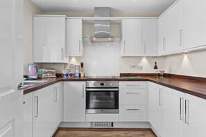Fridge, microwave, oven, dishwasher - The Hygge - Modern Cottage, Central Location (Saundersfoot)
