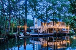 Exterior - Waterfront Retreat + Kayaks - Extended Stay Deal (Spring Hill)