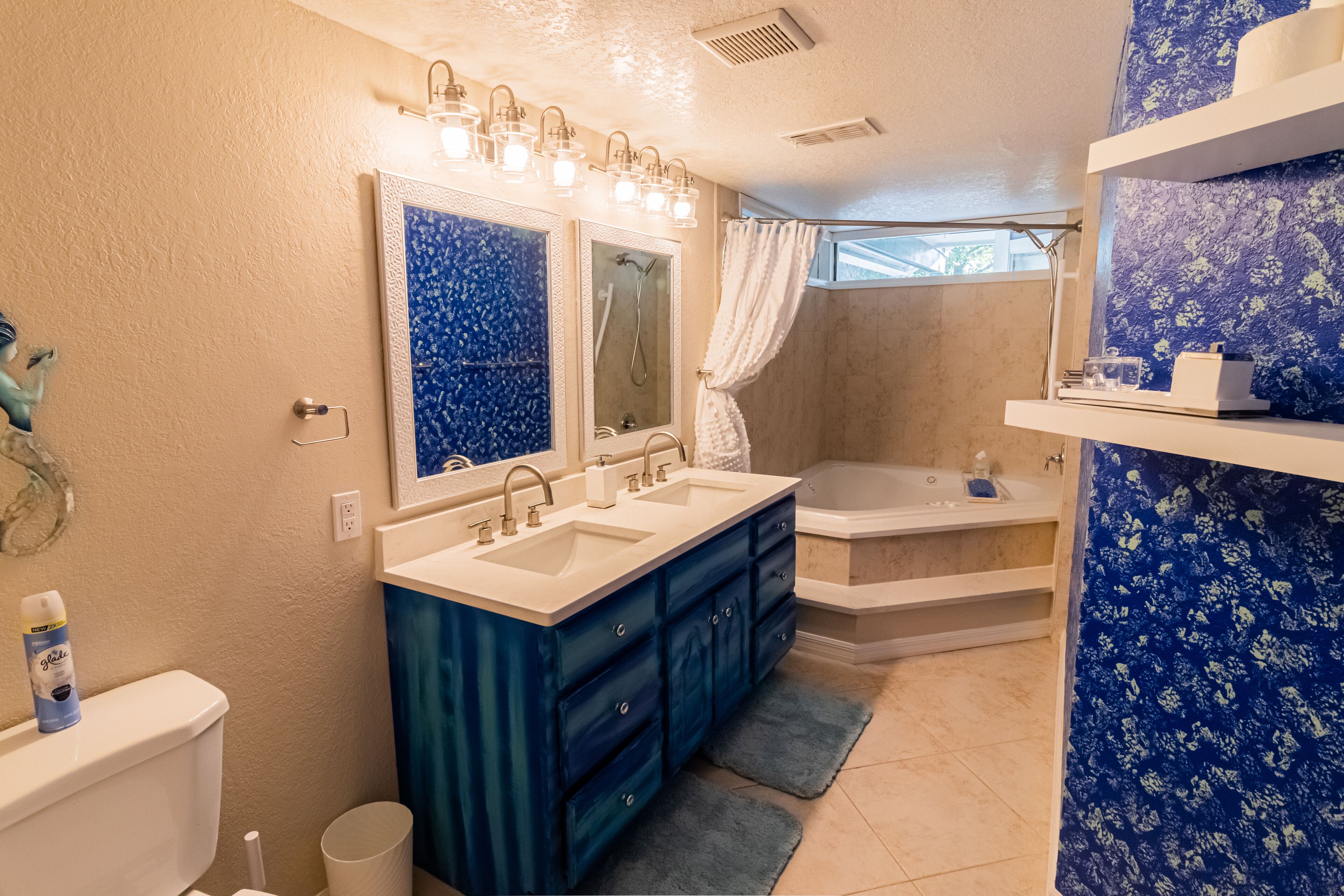 Shower, jetted bath, hair dryer, towels