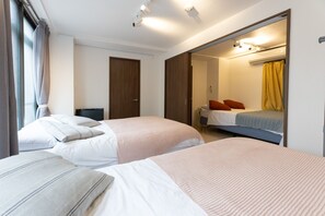 City Apartment | 2 bedrooms, desk, free WiFi - Yoneyama 4F (Osaka)