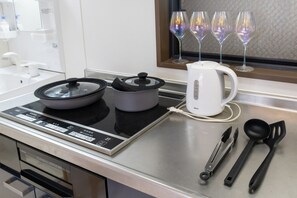 City Apartment | Private kitchen | Full-size fridge, microwave, stovetop, cookware/dishes/utensils - Yoneyama 4F (Osaka)