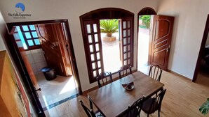Villa | Dining room - Casa com Piscina e Churrasqueira (Foz do Iguaçu)