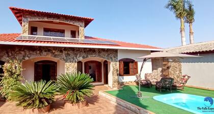 Casa com Piscina e Churrasqueira
