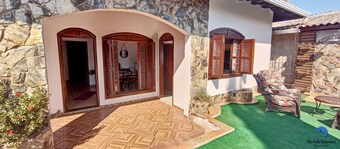 Casa com Piscina e Churrasqueira