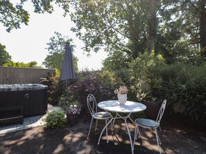 Outdoor dining - Nuthatch (Honiton)