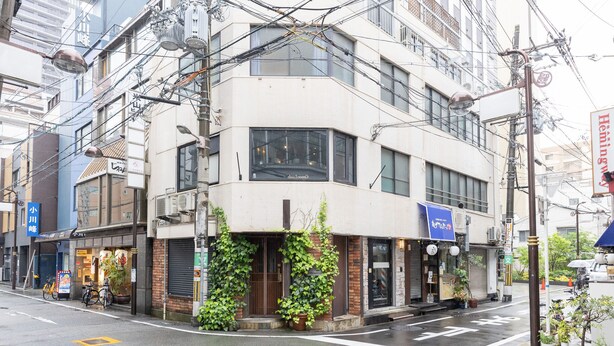 A multi-story building with a ground-floor shop and a restaurant. - Yoneyama 5F (Osaka)