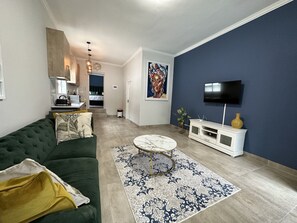 Departamento | Área de sala de estar | Smart TV de 55 pulgadas con canales digitales y televisión 