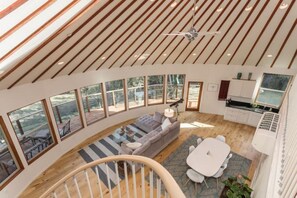 Smart TV, fireplace, DVD player, books - Stunning Roundhouse, Waterfall, Hot Tub & Views (Grass Valley)