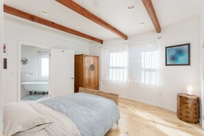 4 chambres, bureau, fer et planche à repasser, accès au Wi-Fi (inclus)