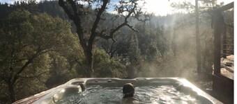 Stunning Roundhouse, Waterfall, Hot Tub & Views