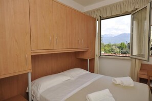 Deluxe Quadruple Room | In-room safe, desk, laptop workspace, free WiFi - Hotel Airone B&B (Pietrasanta)
