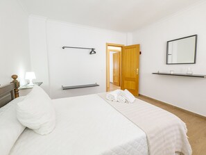 3 عدّة غرف نوم ومكواة/لوح كي وواي فاي مجانًا وملاءات أسرّة