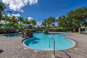 Piscina externa, piscina aquecida