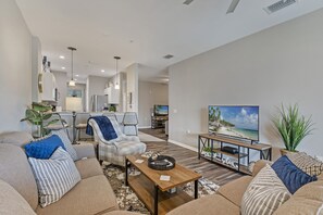 TV connectée, lecteur de DVD, livres