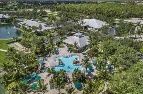 Luxury GreenLinks Condo: Top Rated Golf, Resort Pool,LakeView - close to beaches