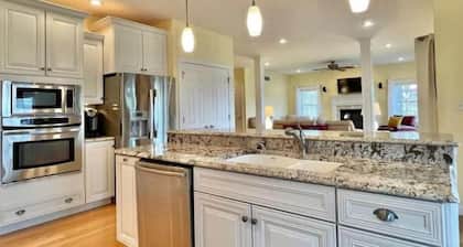 Incredible lakefront villa with docking, largest guest capacity on lake.