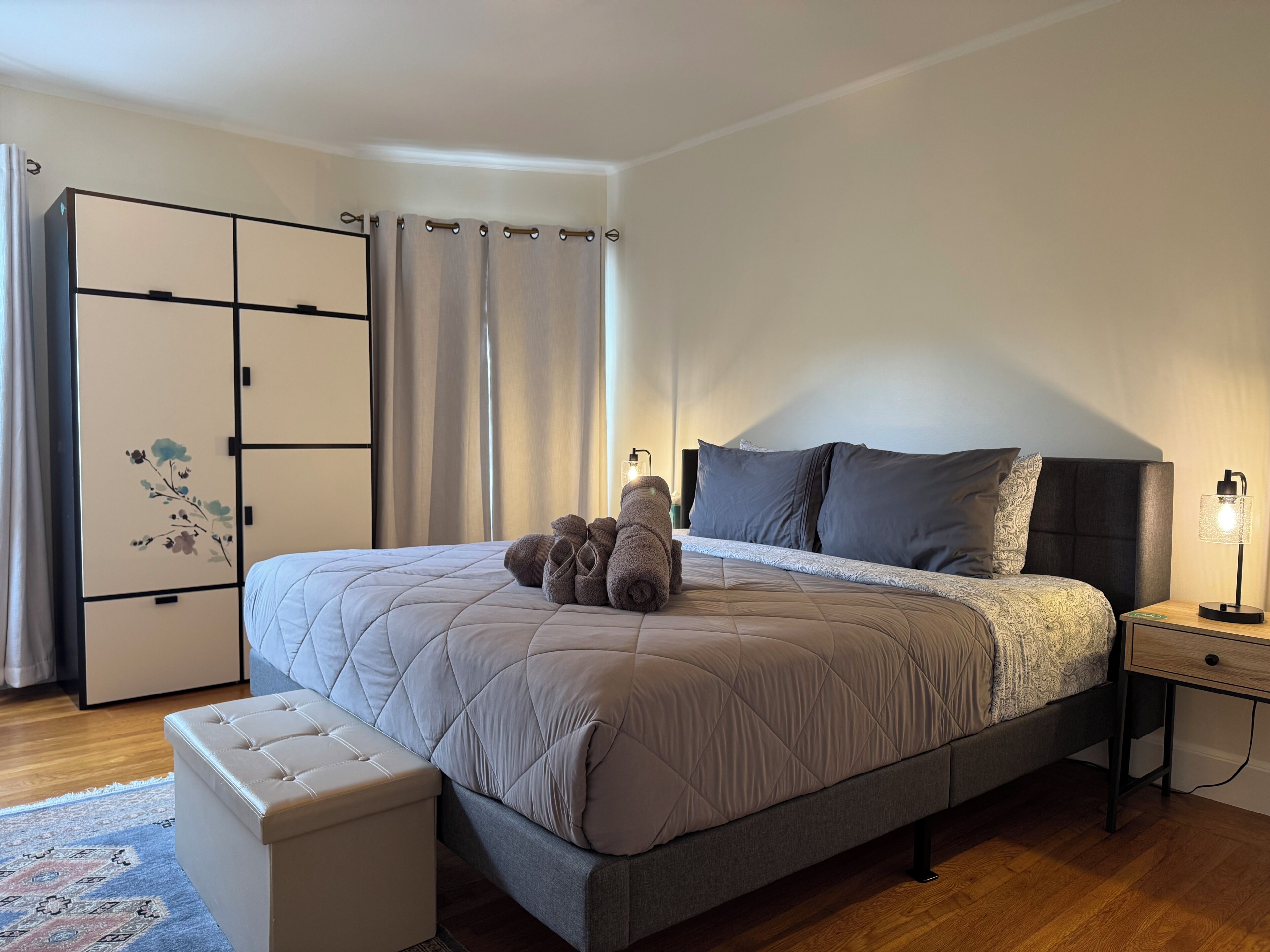 2 slaapkamers, een bureau, een strijkplank/strijkijzer, gratis wifi