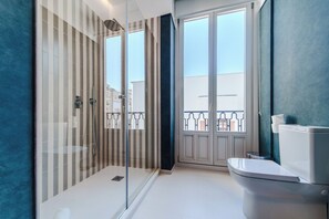 Hair dryer, towels, shampoo, toilet paper -  Soho Boutique Hoy No Me Puedo Levantar (Madrid)