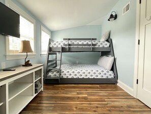 3 bedrooms, travel crib, free WiFi, bed sheets