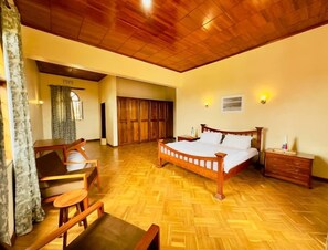 Egyptian cotton sheets, premium bedding, down duvets, memory-foam beds - Starehe Villa (Arusha)