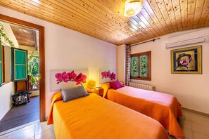 3 chambres, fer et planche à repasser, accès au Wi-Fi (inclus)