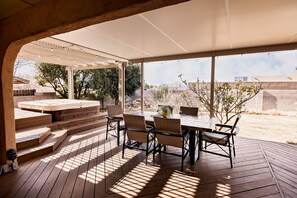 تناول الطعام بالخارج