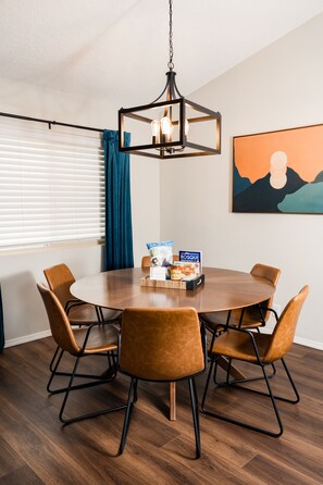 Dining - Entire Home Close To Everything (Albuquerque)