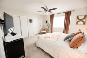 4 Schlafzimmer, Schreibtisch, Bügeleisen/Bügelbrett, Reisekinderbett